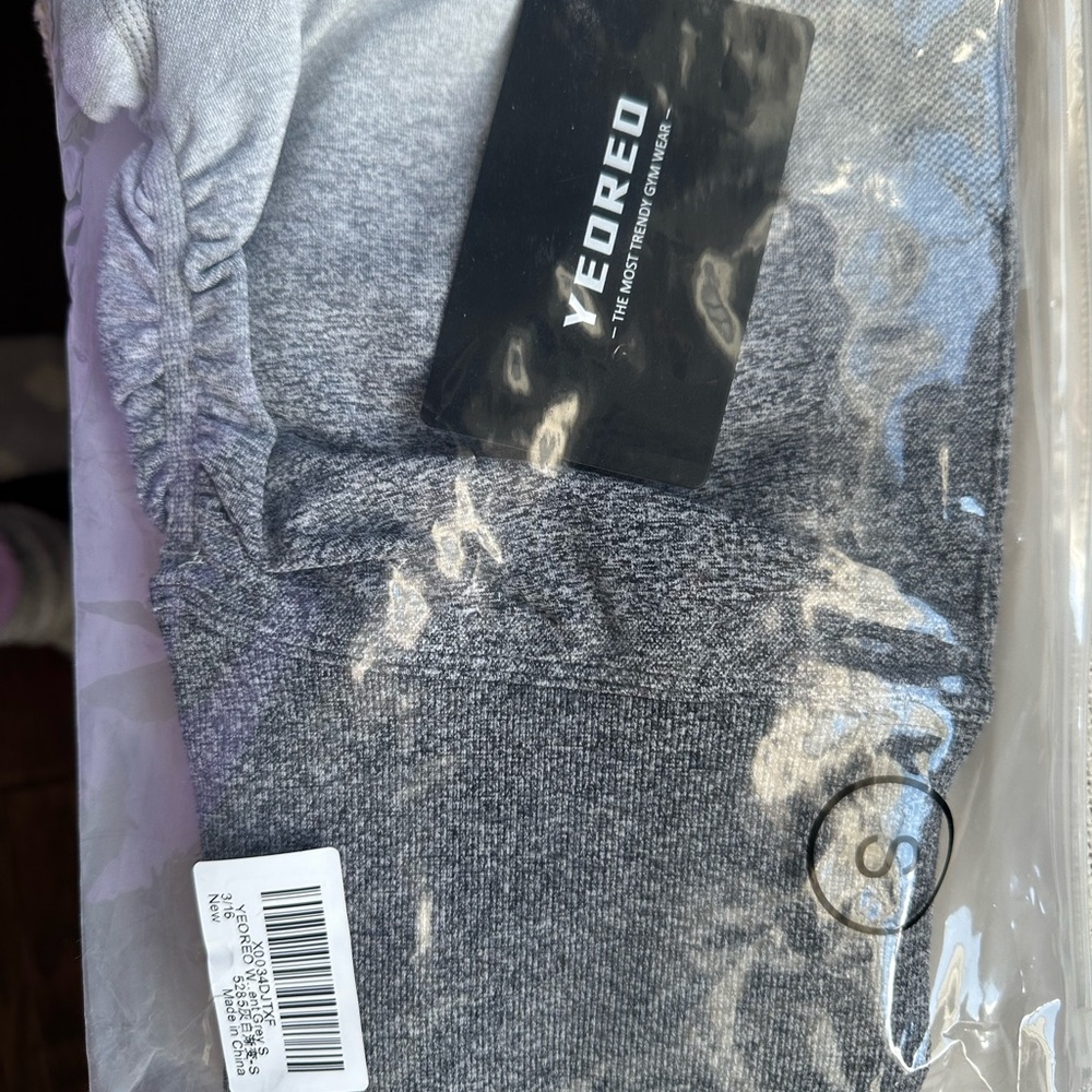 YEOREO Women's Gray Butt Scrunching Workout Shorts Brand NEW size small
Sexy!